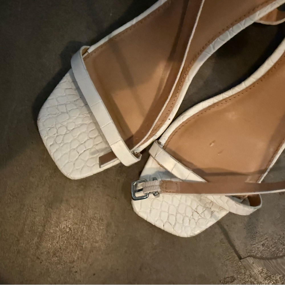 Express Heels - Picture 3 of 8